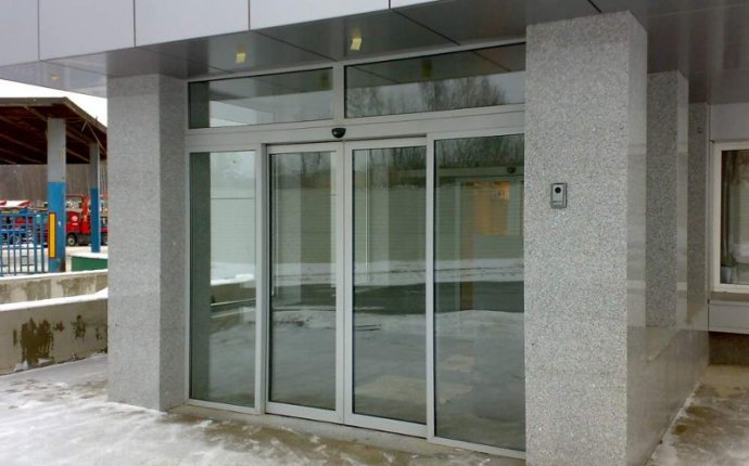 Дверь входная на улицу