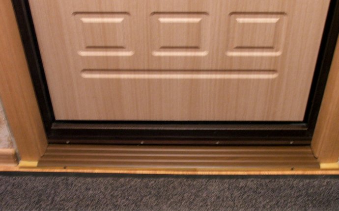 Купить металлический порог для входной двери