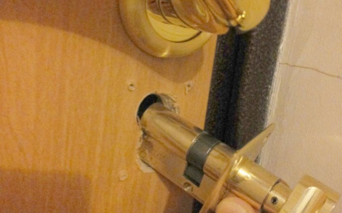 Installation Of An Inlet Iron Door In The Ultrasound