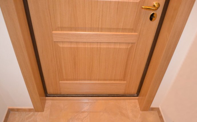 How To Make A Hole On The Front Door