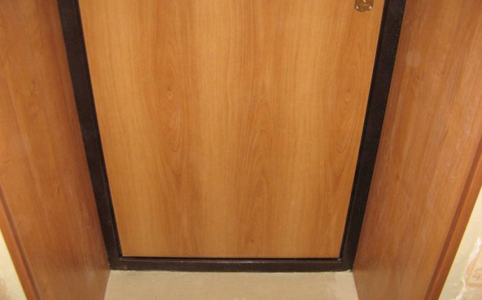 Hand-Holding Of The Front Door